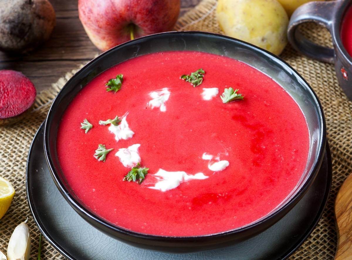 Rote Bete Suppe mit Kartoffeln