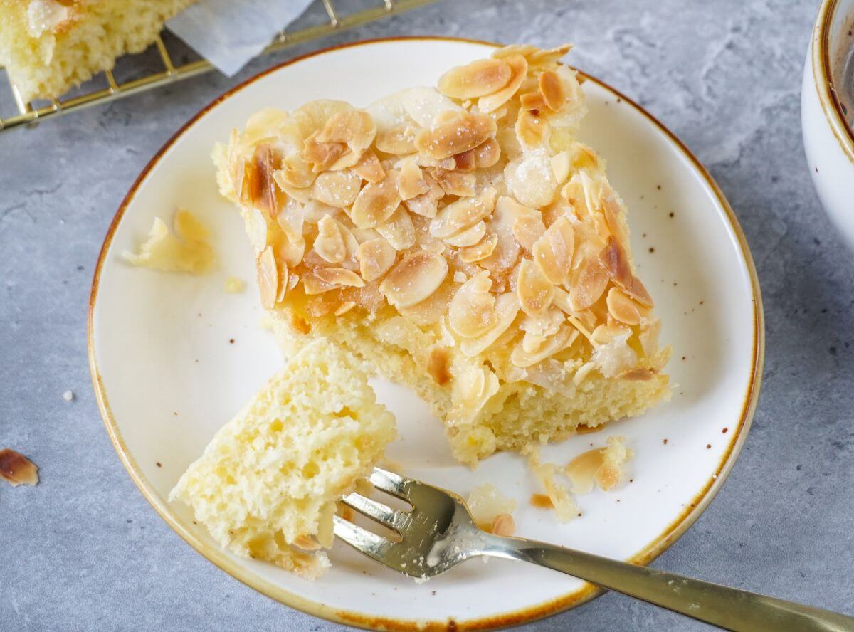 saftiger Buttermilch-Mandel-Kuchen saftiger Buttermilch-Mandel-Kuchen