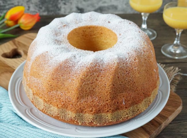 Saftiger Kuchen mit Eierlikör