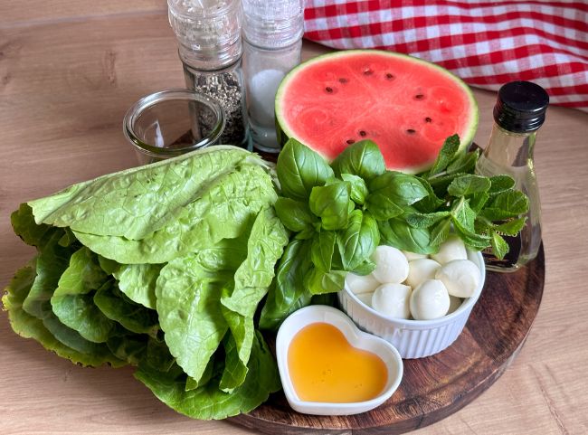 Salat mit Melone und Mozzarella