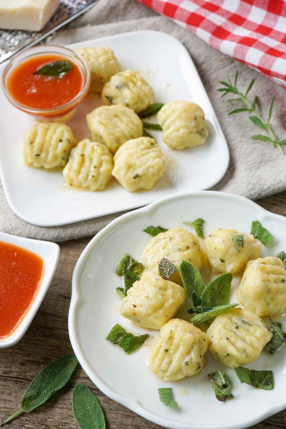 Kräuter-Gnocchi mit Salbeibutter Kräuter-Gnocchi mit Salbeibutter