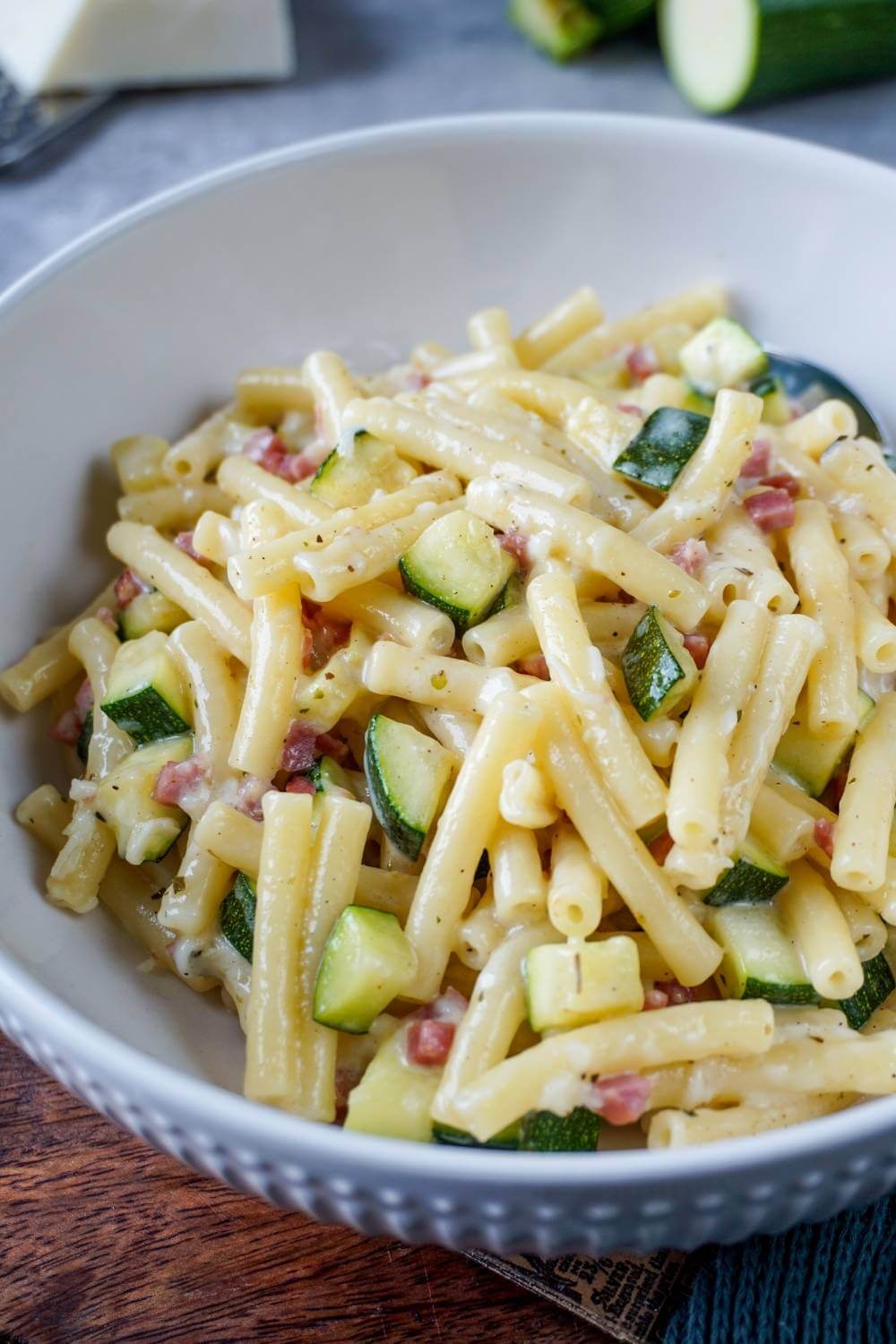 Zucchini-Schinkennudeln