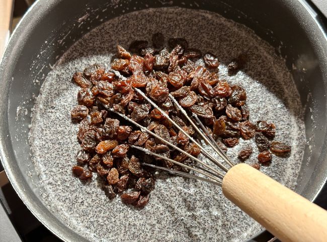 Schlesischer Mohnkuchen mit Rosinen