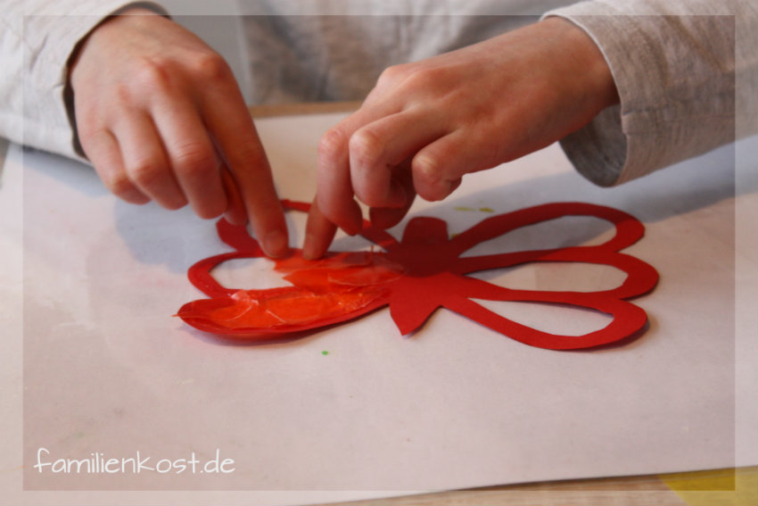 Schmetterlinge mit Transparentpapier basteln Schmetterlinge mit Transparentpapier basteln