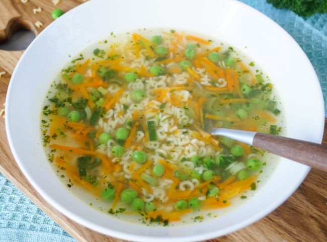 Schnelle Nudelsuppe