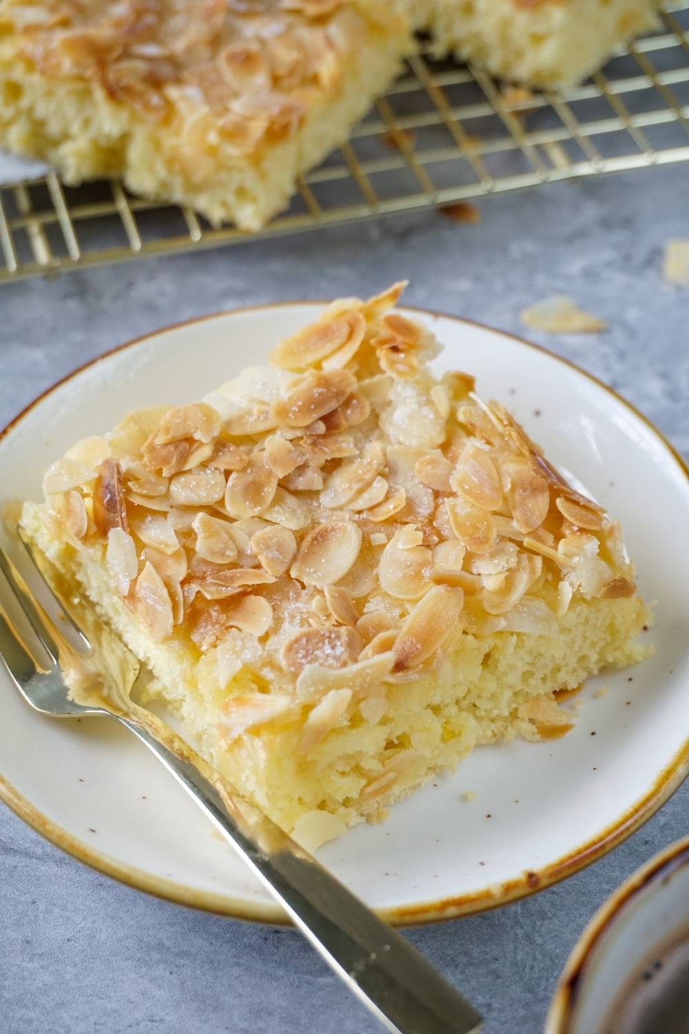 Buttermilchkuchen mit Mandeln - einfach lecker! Buttermilchkuchen mit Mandeln - einfach lecker!