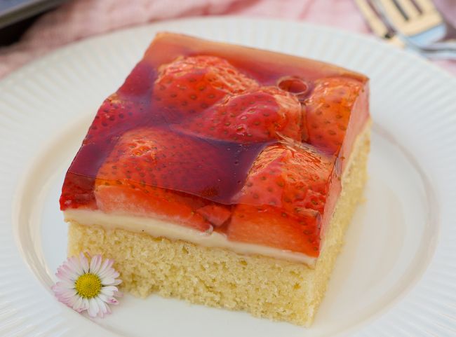 Schneller Erdbeerkuchen vom Blech Schneller Erdbeerkuchen vom Blech