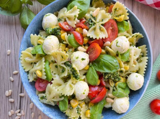 Schneller Nudelsalat mit Pesto Schneller Nudelsalat mit Pesto