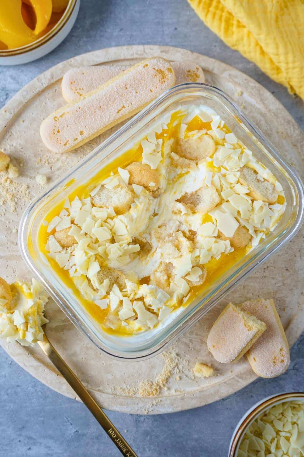 Falsches Mango Tiramisu mit Skyr: So cremig, fruchtig und lecker mit nur 4 Zutaten!