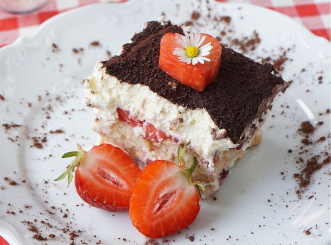 Schnelles Erdbeer Tiramisu Rezept Schnelles Erdbeer Tiramisu Rezept