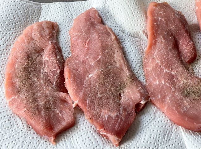Schnitzel würzen