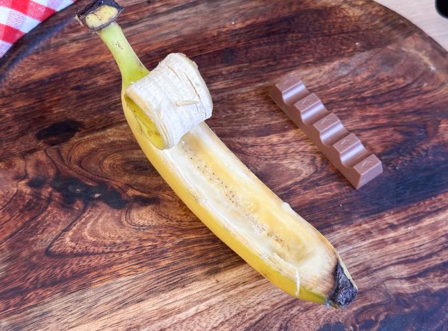 Schoko Bananen Heißluftfritteuse auskratzen