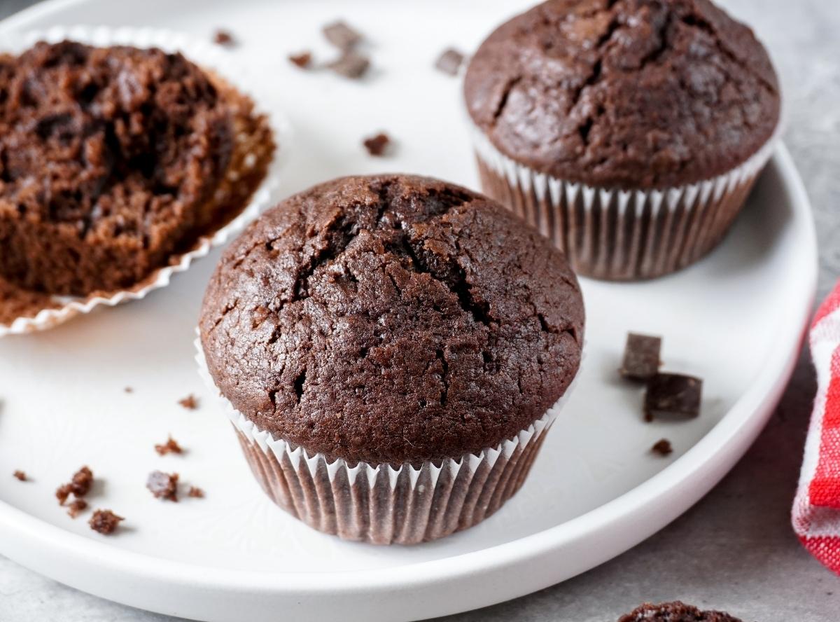 Schokomuffins für Naschkatzen: Das saftige Rezept mit extra Schokolade!