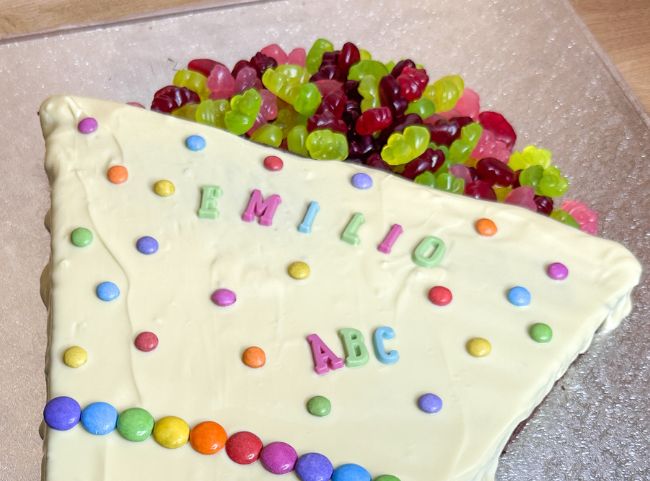 Schultüten Kuchen Gummibärchen