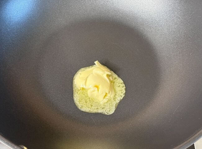 Schupfnudeln mit Sauerkraut - Butter erhitzen