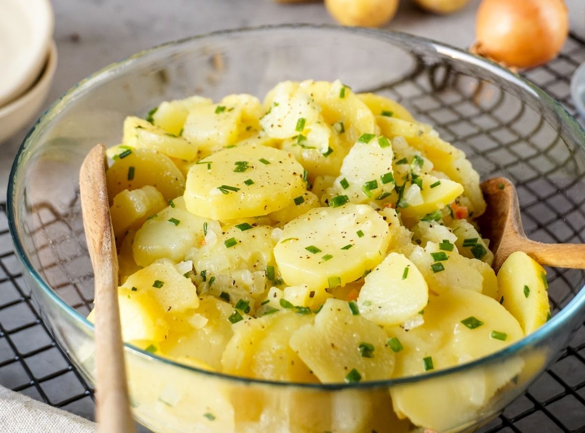 Schwäbischer Kartoffelsalat mit Brühe