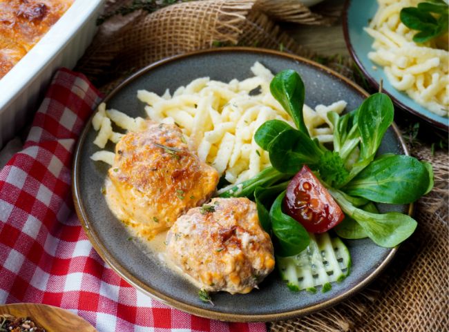 Schweinefilet im Speckmantel mit Rahmsoße