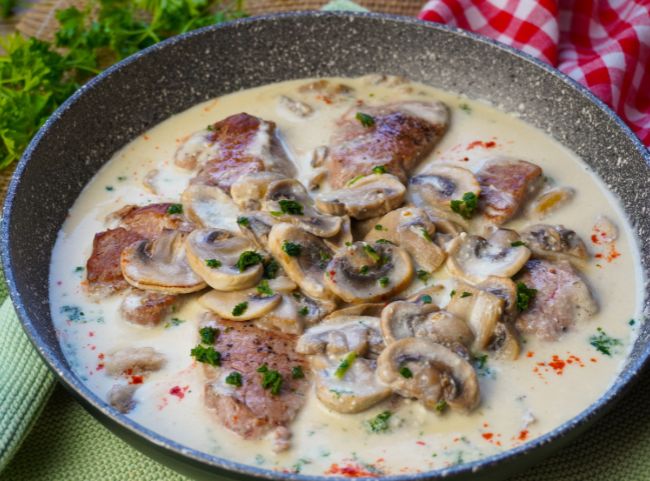 Schweinefilet mit Champignons