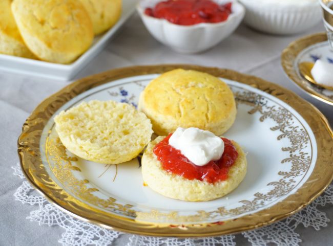 Scones mit Clotted Cream