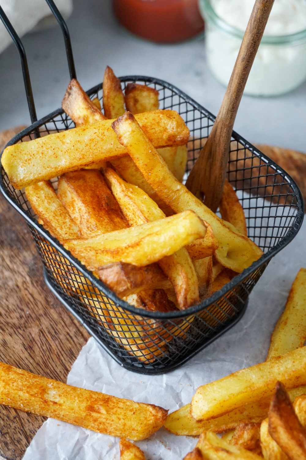 Selbstgemachte Pommes aus der Heißluftfritteuse Selbstgemachte Pommes aus der Heißluftfritteuse