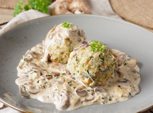 Semmelknödel mit Pilzen