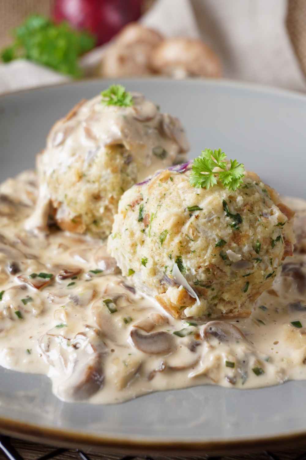 Semmelknödel mit Pilzrahmsoße Semmelknödel mit Pilzrahmsoße