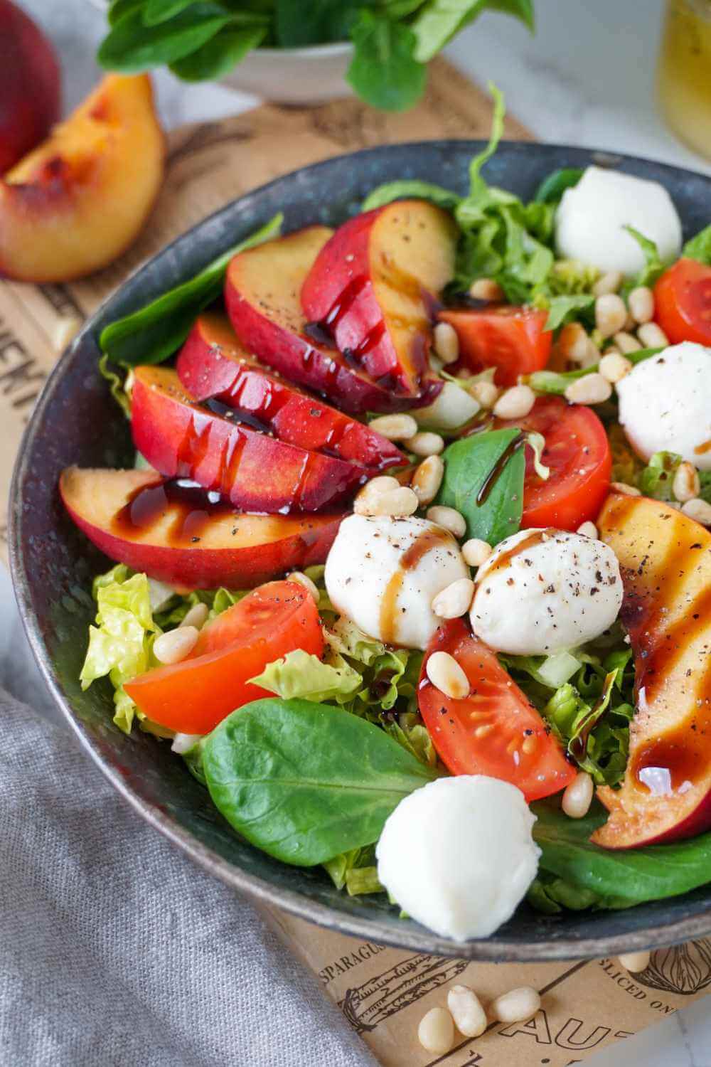Sommersalat mit Nektarine Sommersalat mit Nektarine