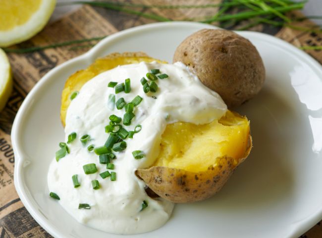 Sour Cream Dip für Kartoffeln