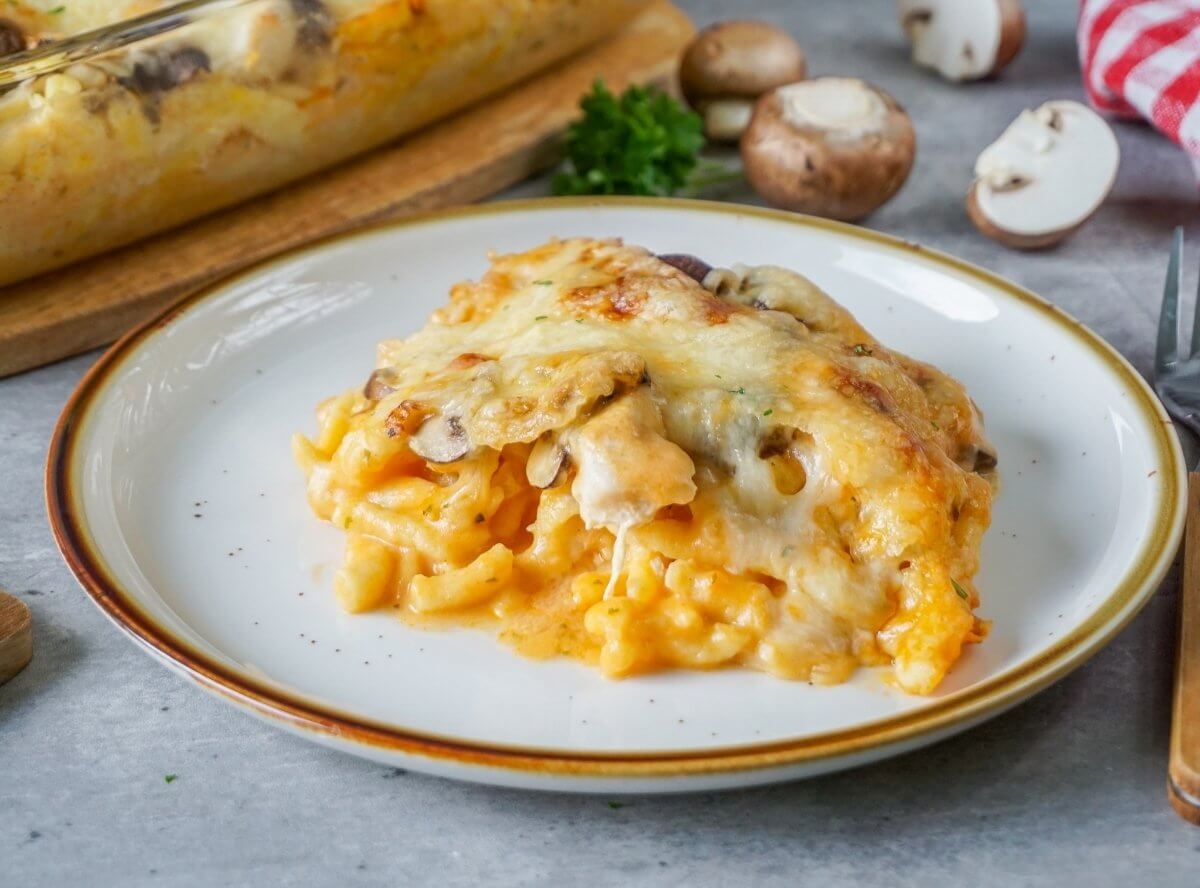 Sp&auml;tzle aus dem Ofen mit Champignons und H&auml;hnchen