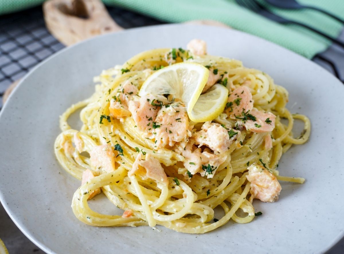 Spaghetti mit Lachs aus dem Ofen