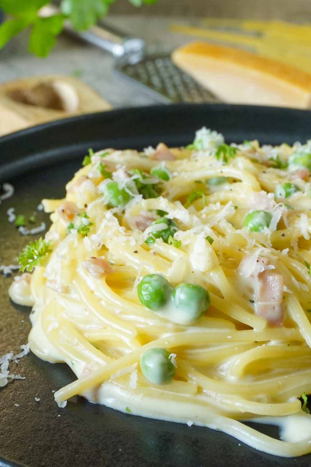 Spaghetti mit Schinken-Sahne-Soße