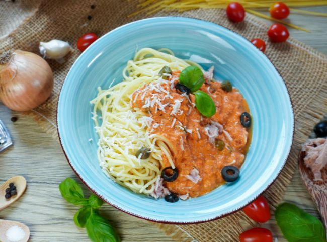 Spaghetti mit Thunfisch aus der Dose