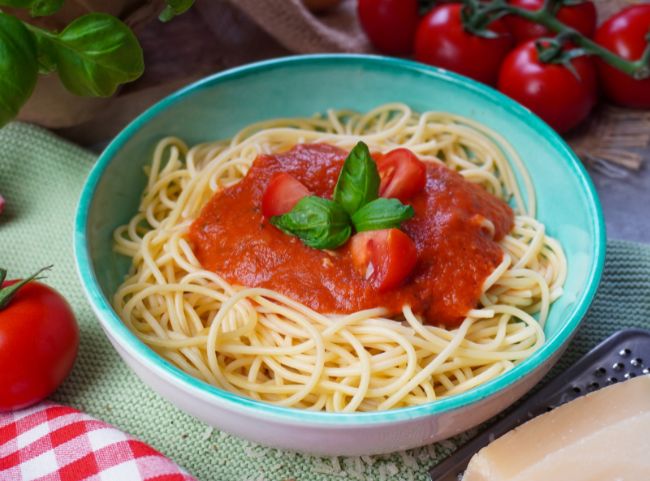 Spaghetti mit Tomatensauce Spaghetti mit Tomatensauce