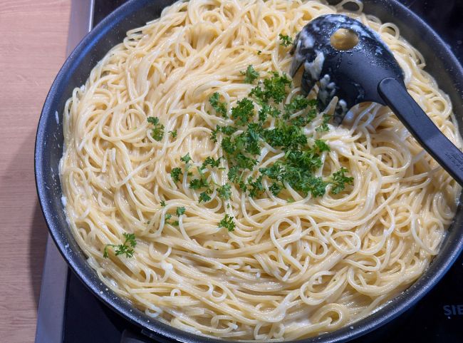 Spaghetti Pasta Alfredo kochen