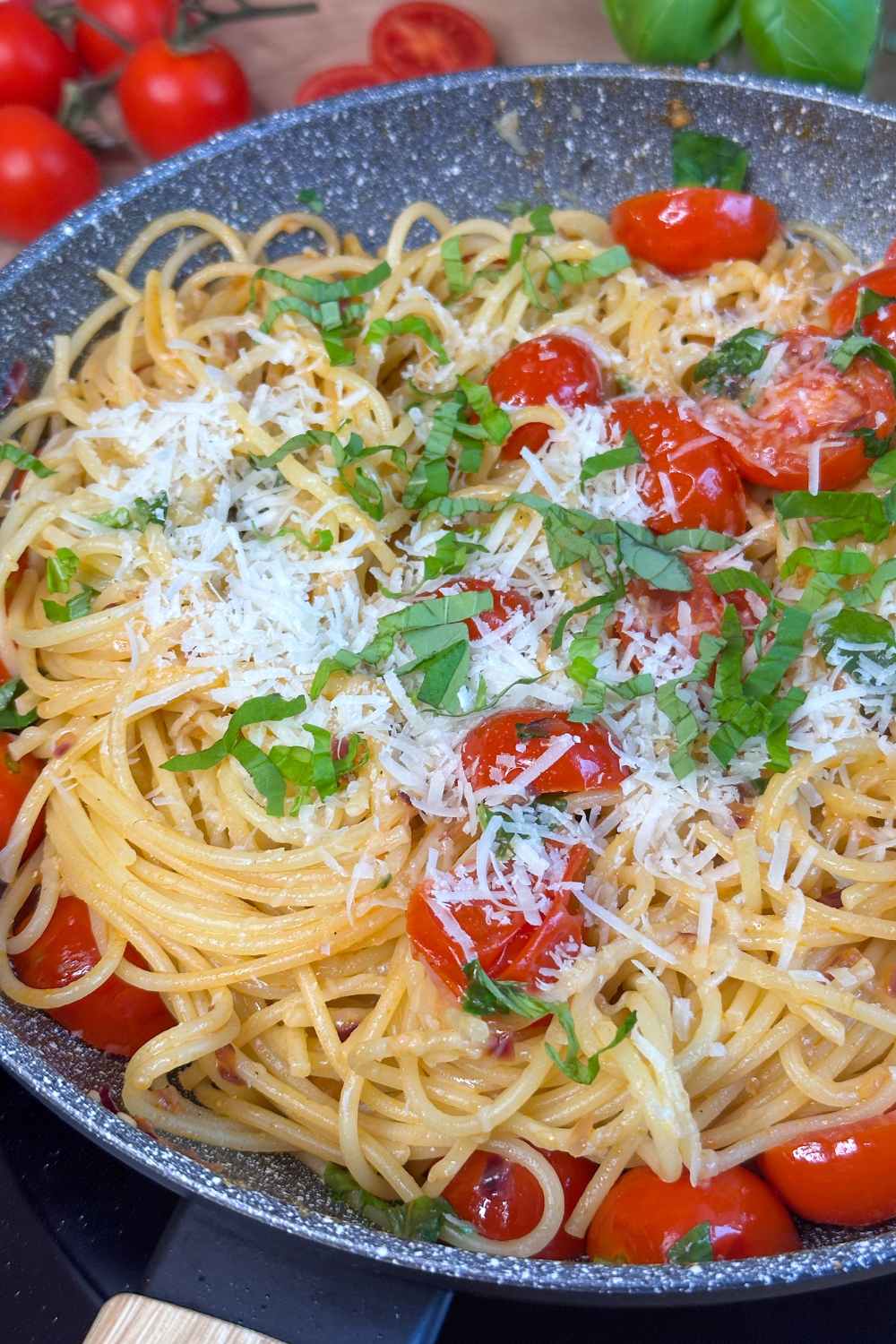 Spaghetti mit frischen Tomaten