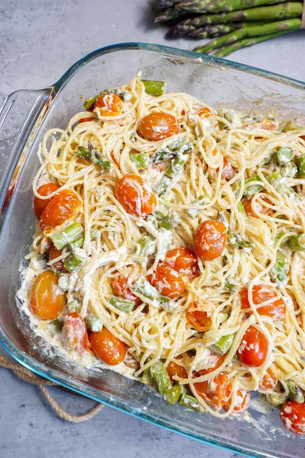 Baked Feta Pasta mit grünem Spargel: So einfach, so lecker, so frühlingsfrisch!