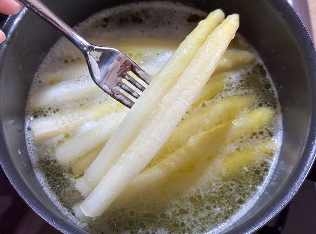 Spargel Garprobe