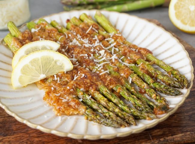 Spargel in der Heißluftfritteuse mit Parmesan