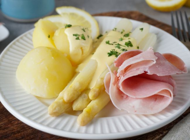 Spargel mit Schinken