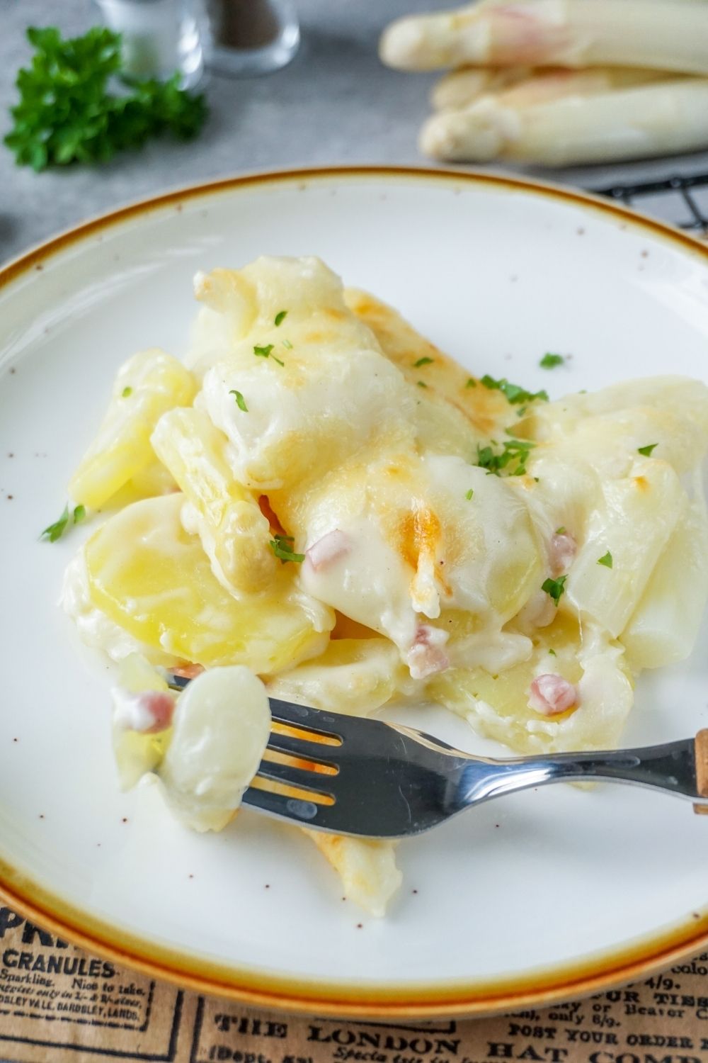 Spargelauflauf mit Kartoffeln und Schinken Spargelauflauf mit Kartoffeln und Schinken