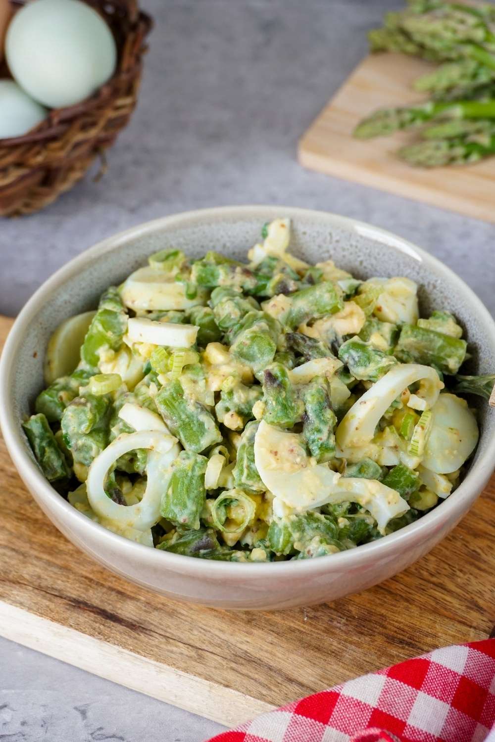 Grüner Spargelsalat mit Ei und Senf Grüner Spargelsalat mit Ei und Senf