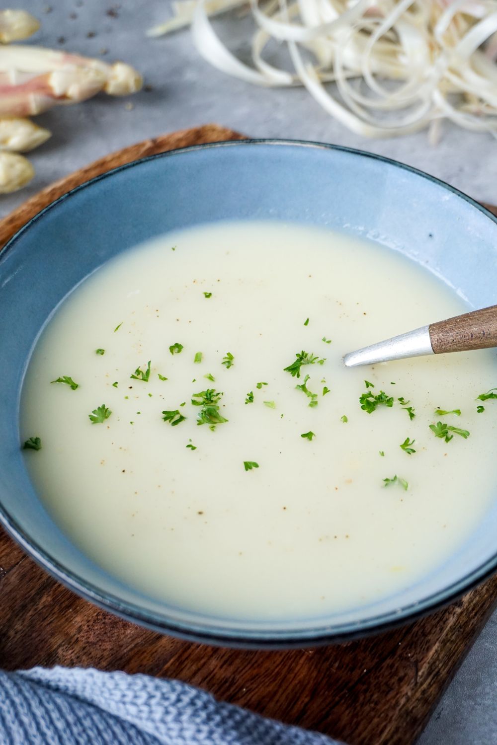 Spargelsuppe aus Schalen