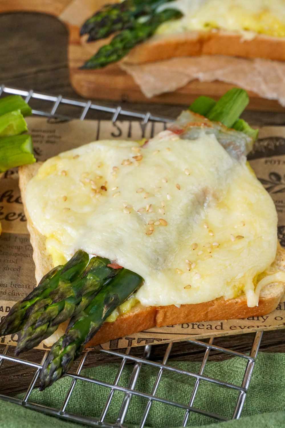 Spargeltoast im Ofen überbacken