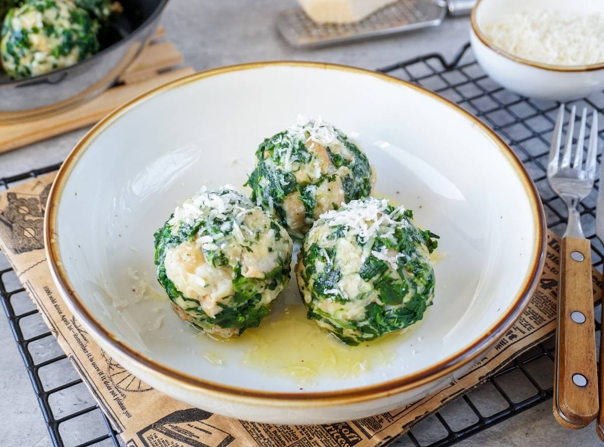 Spinatkn&ouml;del mit K&auml;se