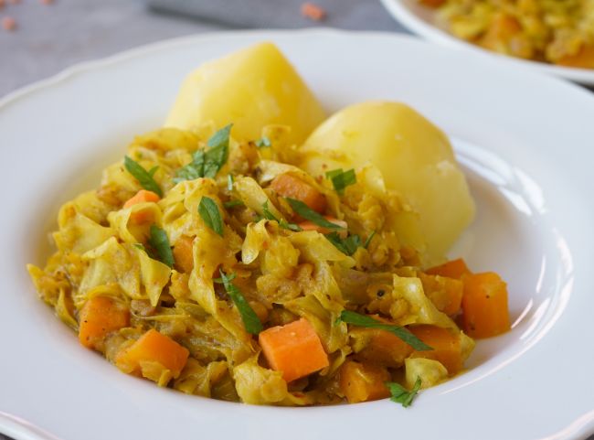 Spitzkohl Curry mit Kartoffeln