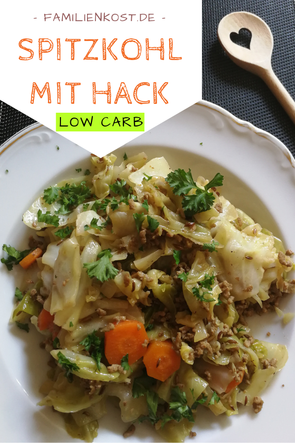 Pfanne mit Spitzkohl und Hackfleisch