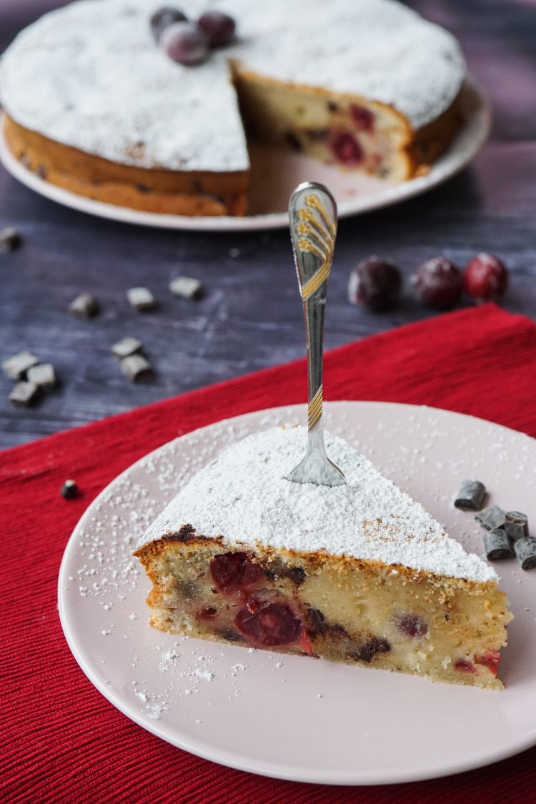 Stracciatella Kuchen mit Kirschen