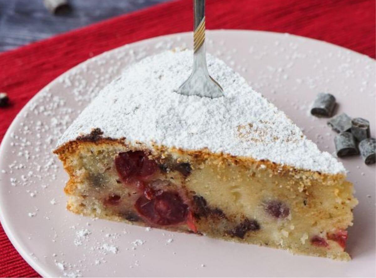 Stracciatella Kuchen mit Kirschen