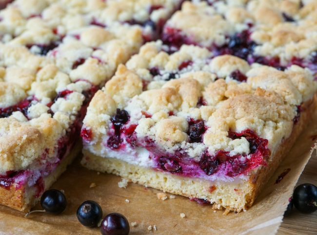 Streuselkuchen mit Johannisbeeren