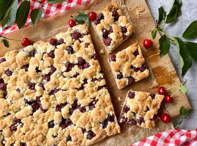 Streuselkuchen mit Kirschen Blech